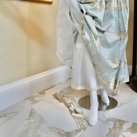 Vintage 3-Piece Ensemble IIvory Embroidered Blouse, Silk Skirt & sash, Rizkallah - Picture 7 of 16